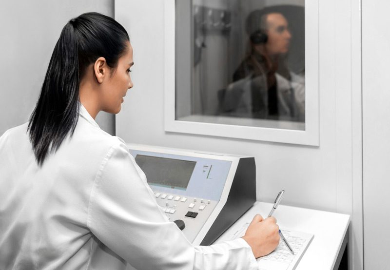 Audiologist-conducting-hearing-test