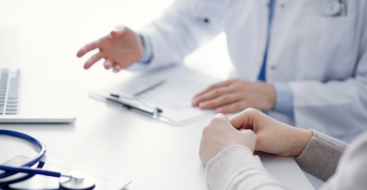 Doctor-discussing-treatment-plan-with-patient Doctor-discussing-treatment-plan-with-patient